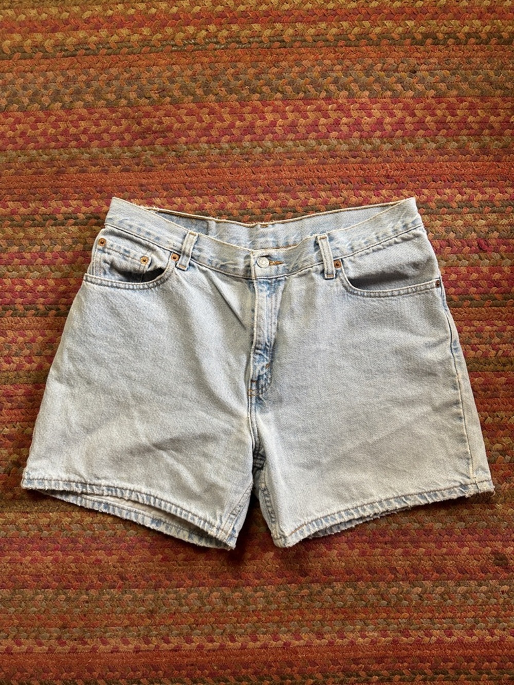 VINTAGE LEVIS LIGHT WASH CLASSIC DENIM SHORTS